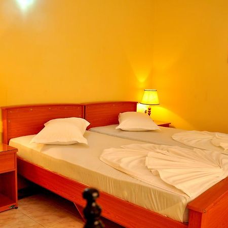French Garden Tourist Rest Ξενοδοχείο Anuradhapura Εξωτερικό φωτογραφία